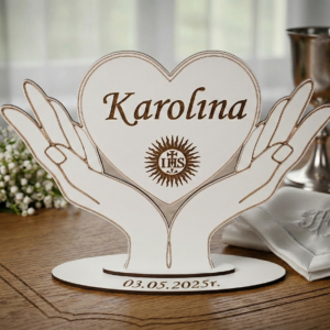 Serce w Dłoniach Dekoracja z Białej Płyty – upominek na Pierwszą Komunię Świętą