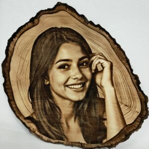 Portret wypalany w drewnie ze zdjęcia - personalizowany obraz