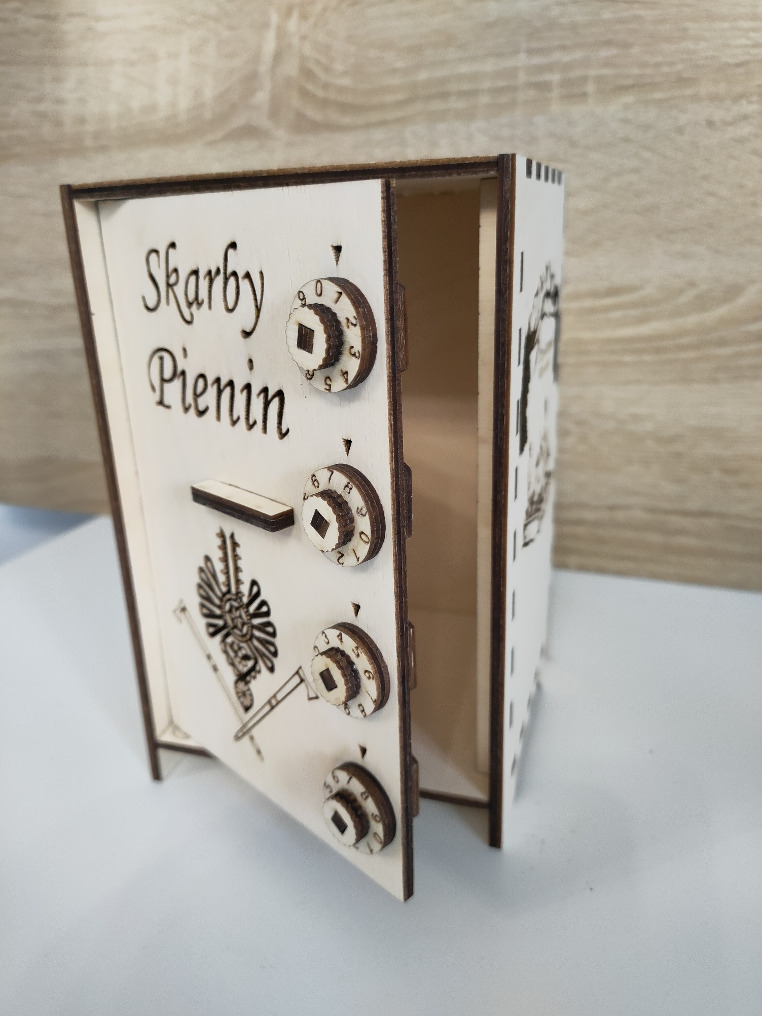 Drewniana skarbonka na szyfr - Pieniny - wypalane w drewnie - obrazek 4