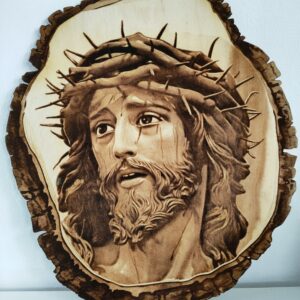 Jezus w koronie cierniowej - drewniana dekoracja sakralna - wypalane w drewnie 3D
