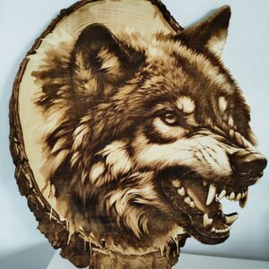 Wilk - drewniana dekoracja na ścianę - wypalane w drewnie 3D