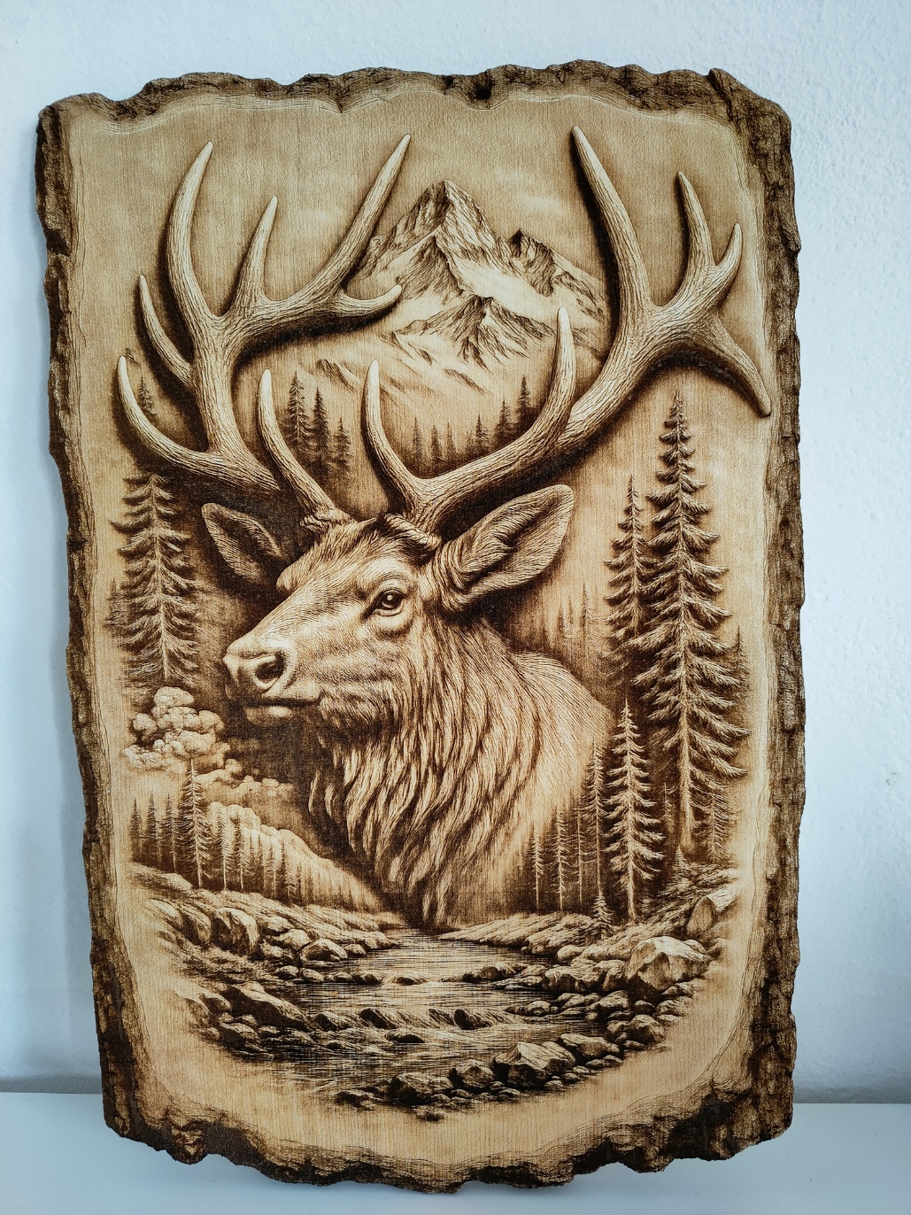 Majestatyczny Jeleń w Górach - obraz wypalany w drewnie - obrazek 3