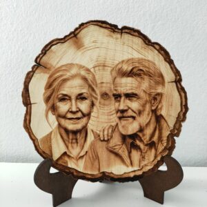 Portret wypalany w drewnie na stojaku - Drewniana dekoracja - wypalane w drewnie