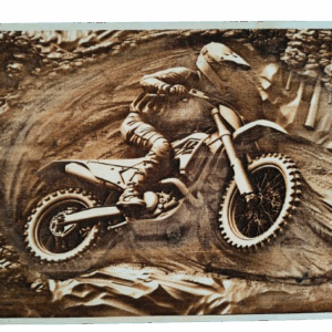 Motocyklista - wypalany w drewnie - drewniana dekoracja