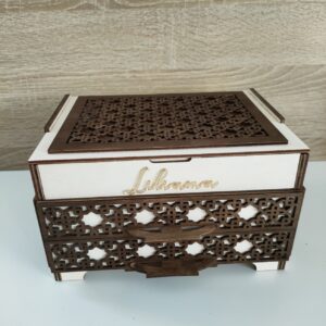 Szkatułka na biżuterię z imieniem - drewniana dekoracja - wypalane w drewnie