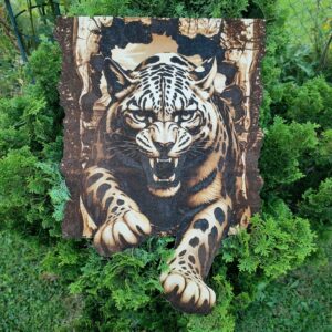 Lampart Śnieżny (Irbis) - Drewniana dekoracja na ścianę - wypalane w drewnie