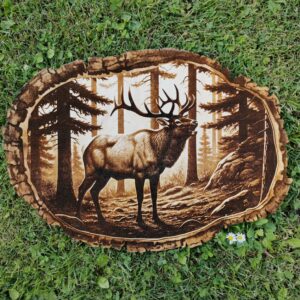 Jeleń w Lesie - drewniana dekoracja na ścianę - wypalane w drewnie