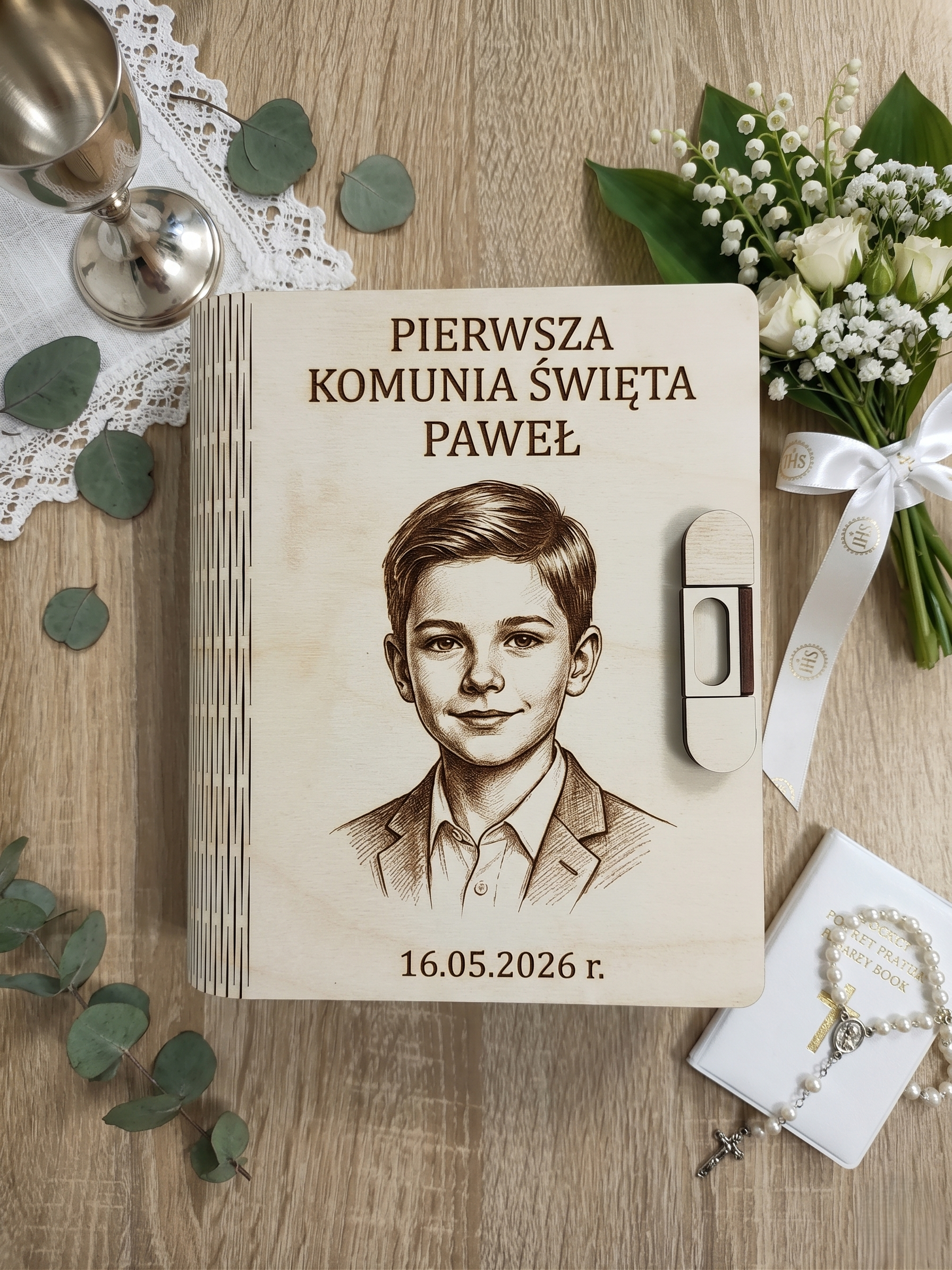 Pamiątka Pierwszej Komunii Świętej - Personalizowane Drewniane Pudełko ze Zdjęciem i Dedykacją